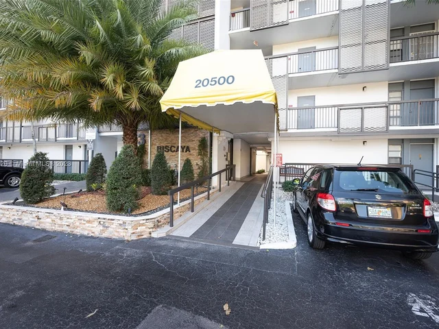20500 W Country Club Dr # 501, Aventura FL 33180