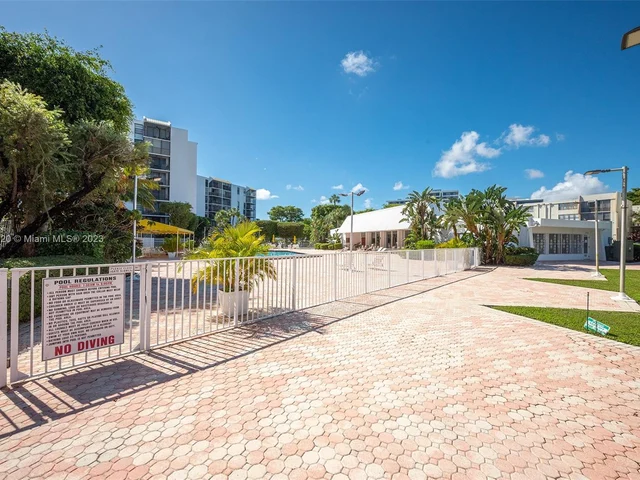 20500 W Country Club Dr # 501, Aventura FL 33180