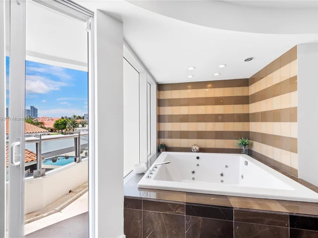 3344 NE 167th St, North Miami Beach FL 33160