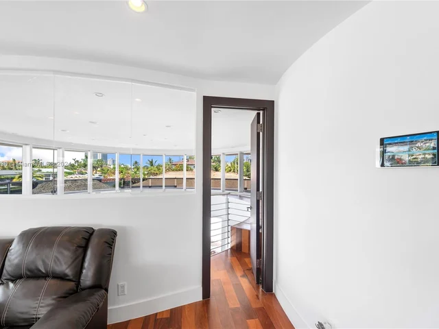 3344 NE 167th St, North Miami Beach FL 33160