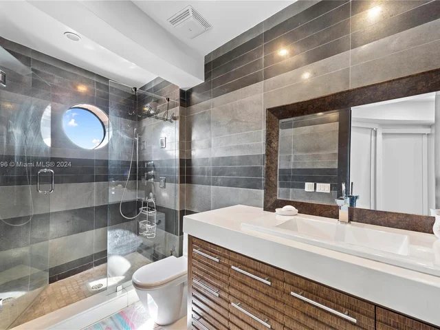 3344 NE 167th St, North Miami Beach FL 33160