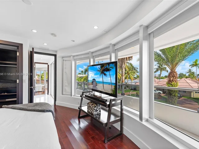 3344 NE 167th St, North Miami Beach FL 33160