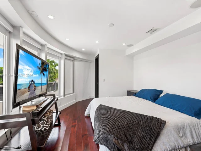 3344 NE 167th St, North Miami Beach FL 33160