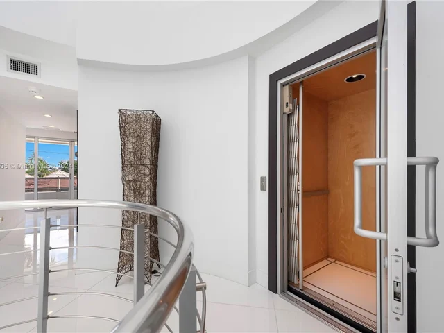 3344 NE 167th St, North Miami Beach FL 33160