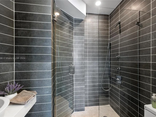 3344 NE 167th St, North Miami Beach FL 33160