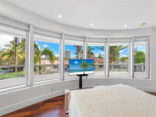 3344 NE 167th St, North Miami Beach FL 33160