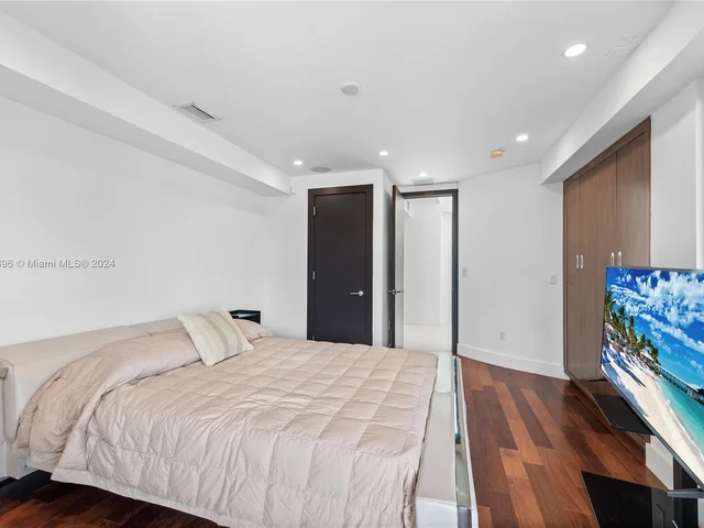 3344 NE 167th St, North Miami Beach FL 33160