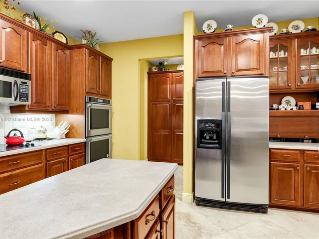 5041 Lakewood Dr, Cooper City FL 33330