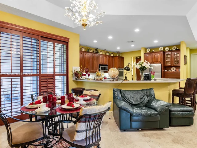 5041 Lakewood Dr, Cooper City FL 33330