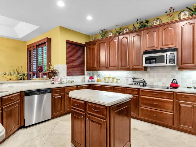 5041 Lakewood Dr, Cooper City FL 33330