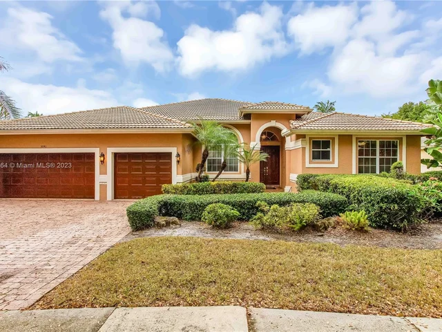 5041 Lakewood Dr, Cooper City FL 33330