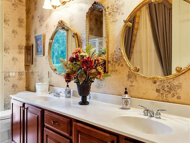 5041 Lakewood Dr, Cooper City FL 33330