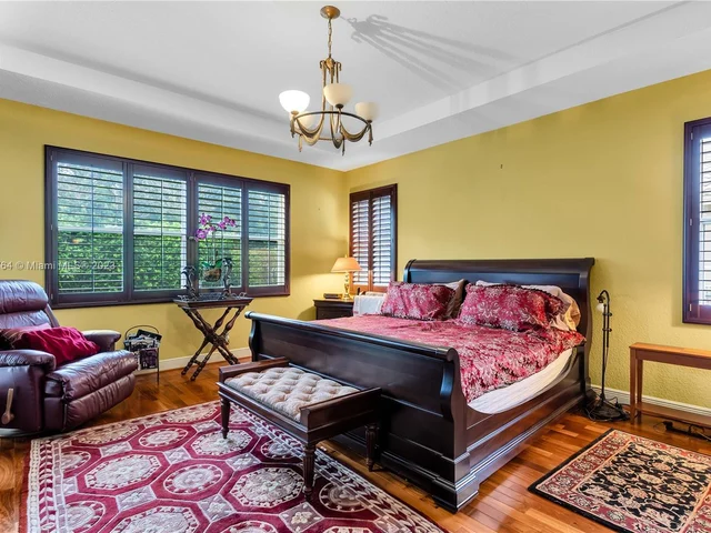 5041 Lakewood Dr, Cooper City FL 33330