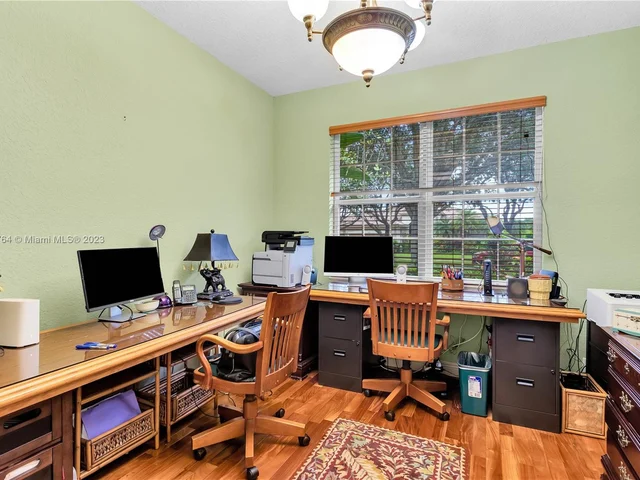 5041 Lakewood Dr, Cooper City FL 33330