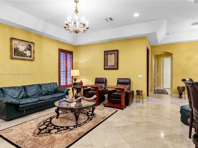 5041 Lakewood Dr, Cooper City FL 33330