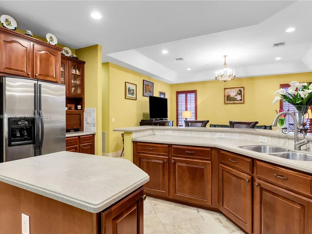 5041 Lakewood Dr, Cooper City FL 33330