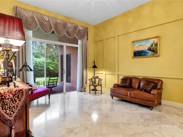 5041 Lakewood Dr, Cooper City FL 33330