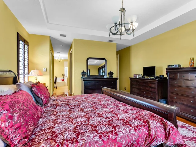 5041 Lakewood Dr, Cooper City FL 33330