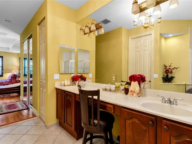 5041 Lakewood Dr, Cooper City FL 33330