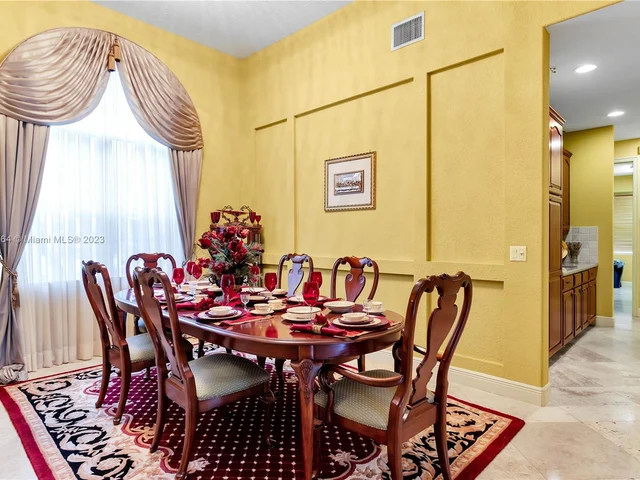 5041 Lakewood Dr, Cooper City FL 33330