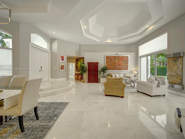 2557 Montclaire Cir, Weston FL 33327