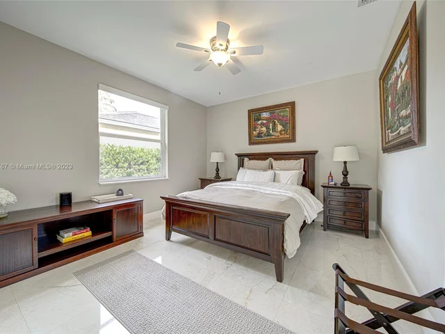 2557 Montclaire Cir, Weston FL 33327