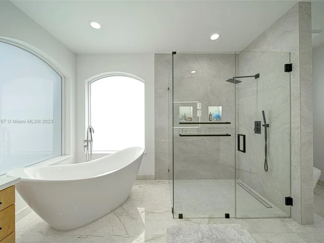 2557 Montclaire Cir, Weston FL 33327