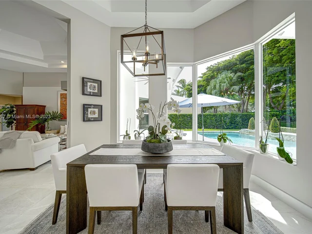 2557 Montclaire Cir, Weston FL 33327