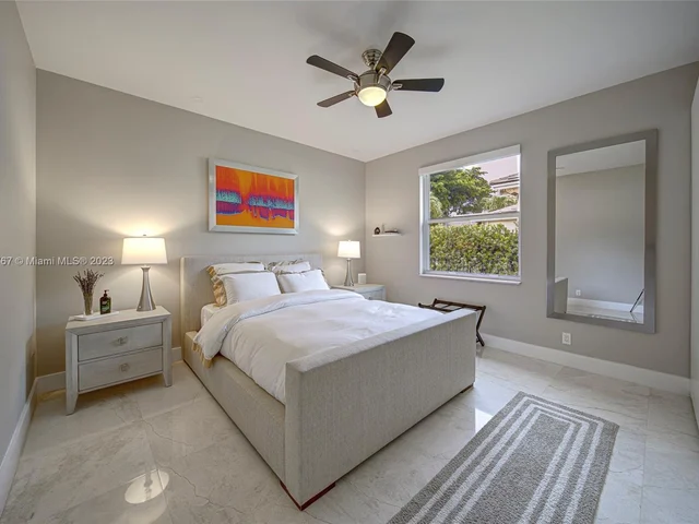 2557 Montclaire Cir, Weston FL 33327