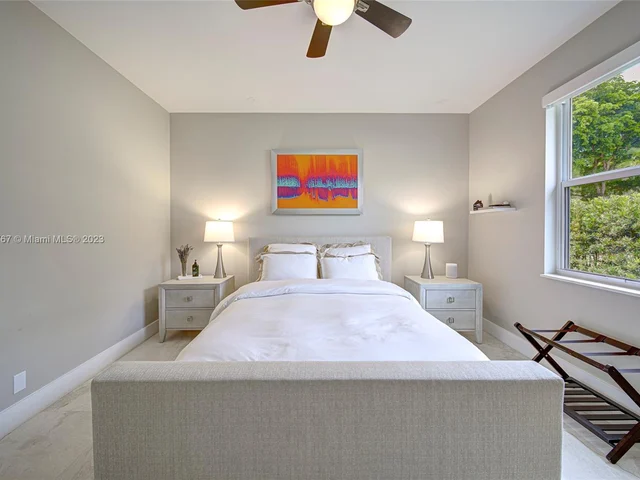 2557 Montclaire Cir, Weston FL 33327