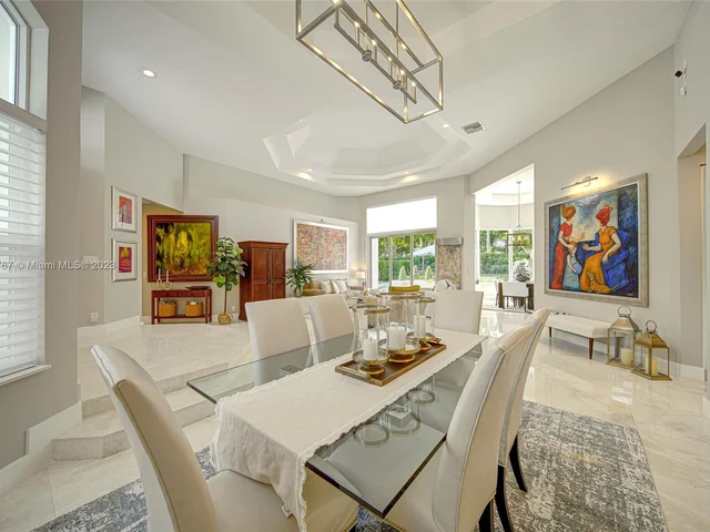 2557 Montclaire Cir, Weston FL 33327