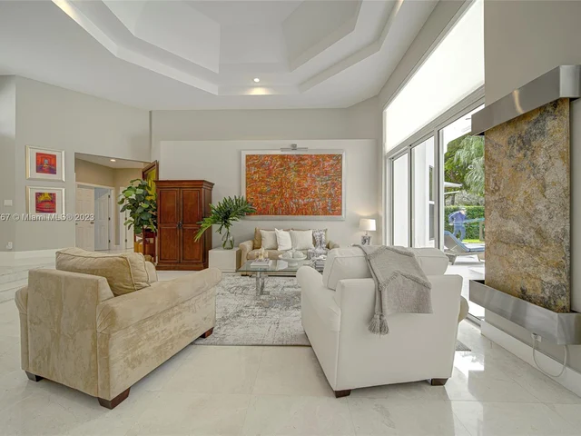 2557 Montclaire Cir, Weston FL 33327