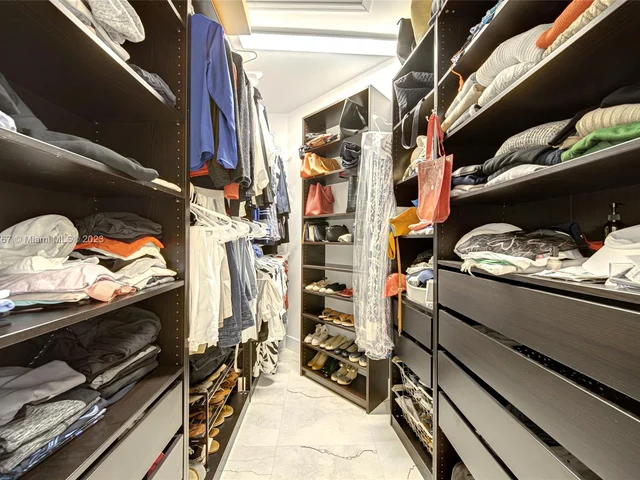 2557 Montclaire Cir, Weston FL 33327