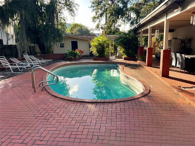 760 W 76th St, Hialeah FL 33014