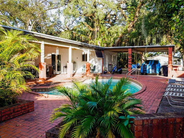 760 W 76th St, Hialeah FL 33014