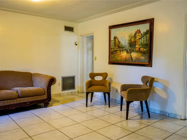 760 W 76th St, Hialeah FL 33014