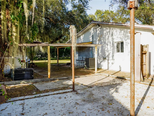 760 W 76th St, Hialeah FL 33014