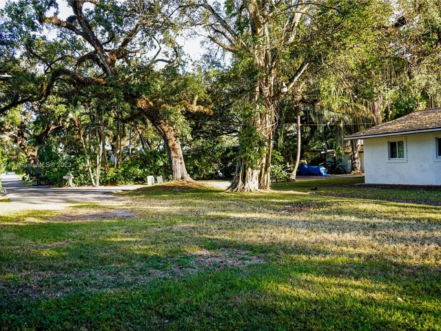 760 W 76th St, Hialeah FL 33014