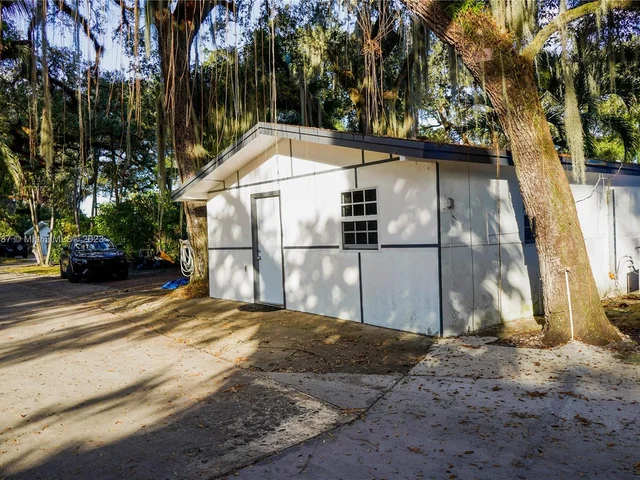 760 W 76th St, Hialeah FL 33014