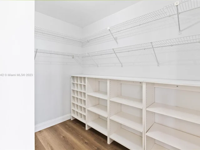 2500 Parkview Dr # 1216, Hallandale Beach FL 33009