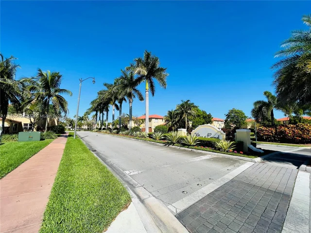 1570 NE 33rd Rd # 11, Homestead FL 33033