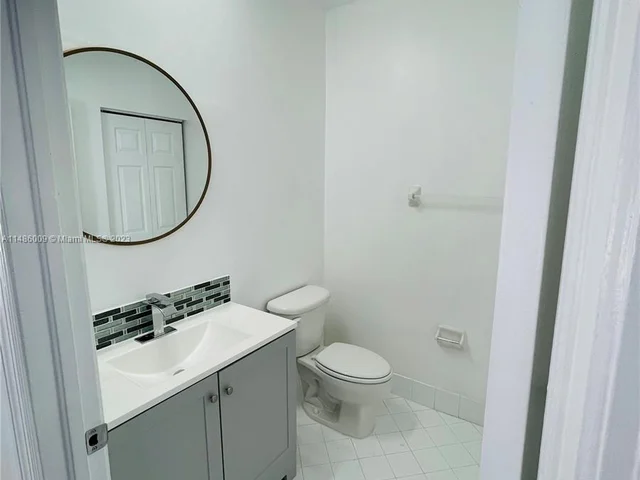 1570 NE 33rd Rd # 11, Homestead FL 33033