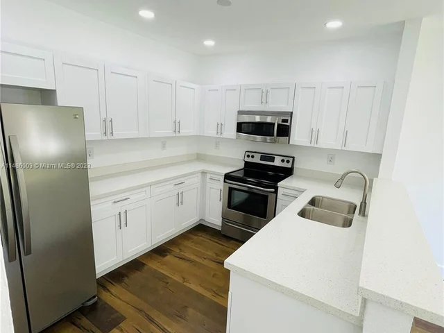 1570 NE 33rd Rd # 11, Homestead FL 33033