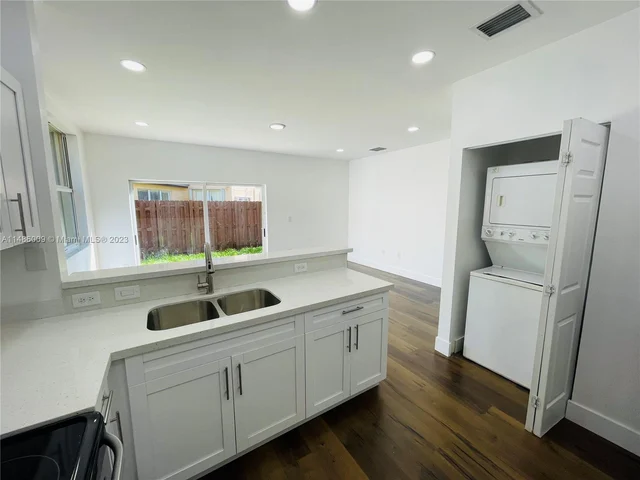 1570 NE 33rd Rd # 11, Homestead FL 33033