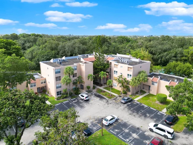 9410 Live Oak Pl # 105, Davie FL 33324