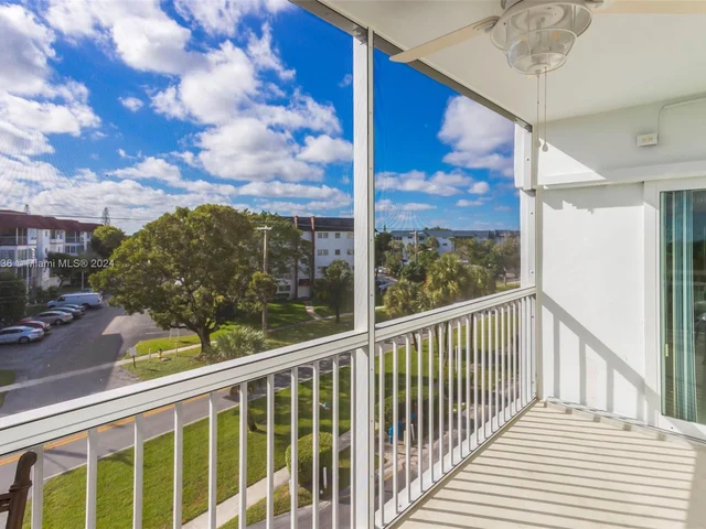 4751 NW 21st St # 400, Lauderhill FL 33313