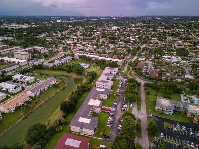 1000 Hillcrest Ct # 214, Hollywood FL 33021