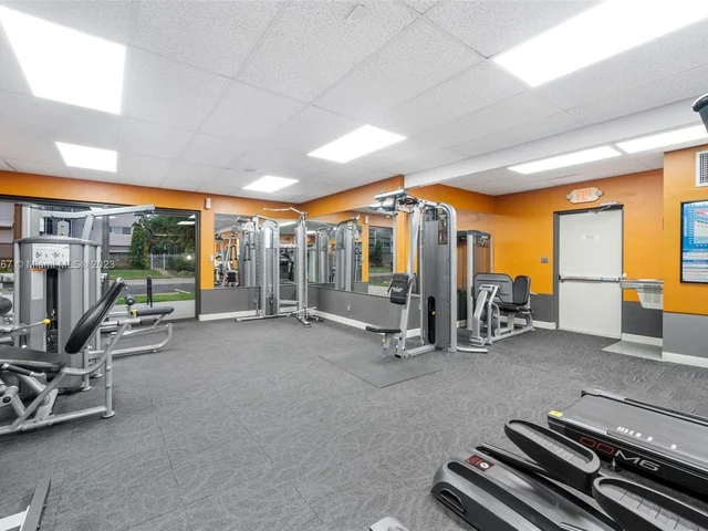 1000 Hillcrest Ct # 214, Hollywood FL 33021