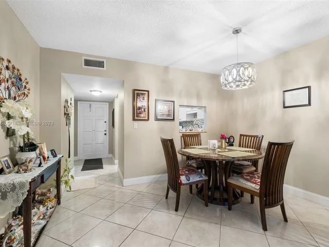 1000 Hillcrest Ct # 214, Hollywood FL 33021