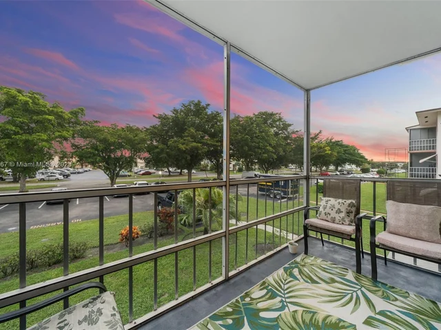 1000 Hillcrest Ct # 214, Hollywood FL 33021